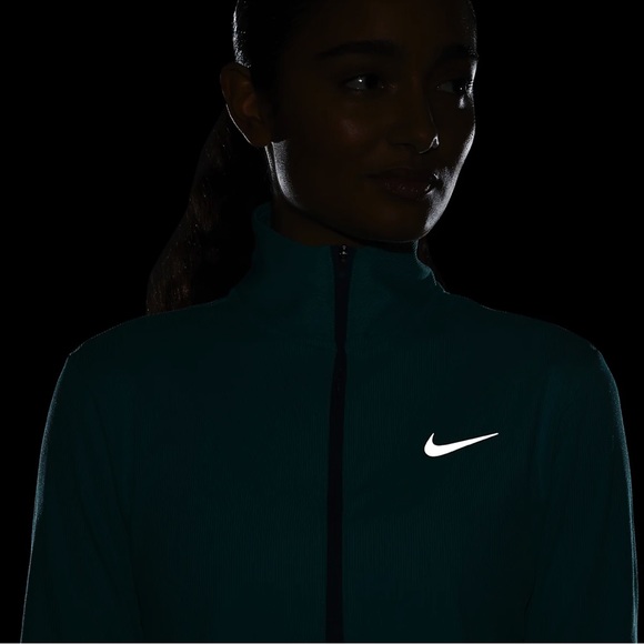 NWT NIKE thumbhole Dri-fit element top - Picture 7 of 13